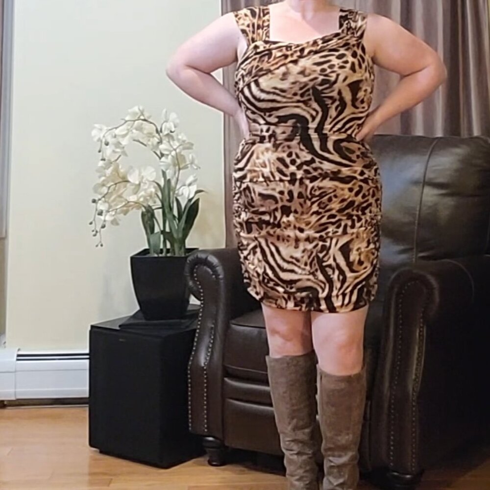 Perceptions stretch animal leopard tiger print side gathered ruched dress. EUC